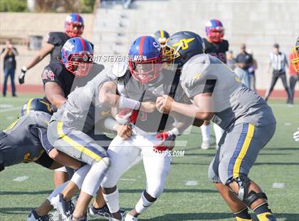 Thumbnail 2 in Serra vs. Punahou (Honor Bowl) photogallery.