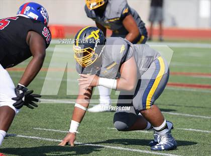 Thumbnail 3 in Serra vs. Punahou (Honor Bowl) photogallery.
