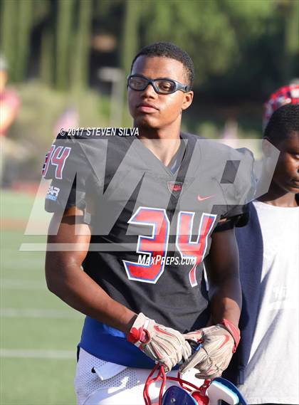 Thumbnail 1 in Serra vs. Punahou (Honor Bowl) photogallery.