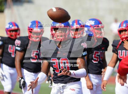 Thumbnail 1 in Serra vs. Punahou (Honor Bowl) photogallery.