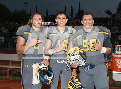 Thumbnail 2 in Serra vs. Punahou (Honor Bowl) photogallery.