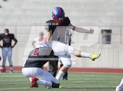 Thumbnail 1 in Serra vs. Punahou (Honor Bowl) photogallery.