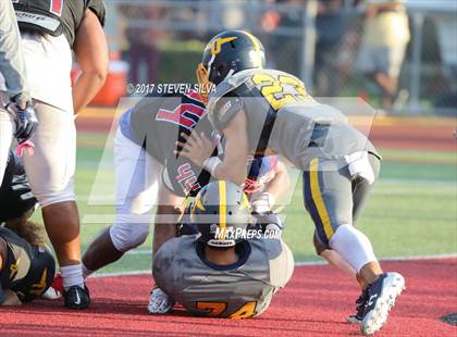 Thumbnail 2 in Serra vs. Punahou (Honor Bowl) photogallery.