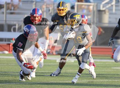 Thumbnail 3 in Serra vs. Punahou (Honor Bowl) photogallery.