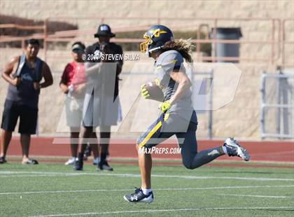 Thumbnail 3 in Serra vs. Punahou (Honor Bowl) photogallery.