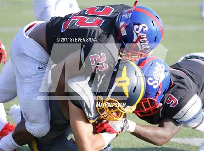 Thumbnail 1 in Serra vs. Punahou (Honor Bowl) photogallery.