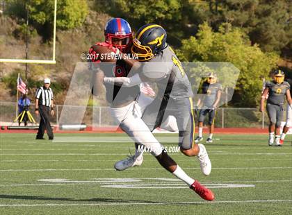 Thumbnail 1 in Serra vs. Punahou (Honor Bowl) photogallery.