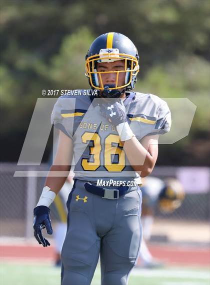 Thumbnail 2 in Serra vs. Punahou (Honor Bowl) photogallery.
