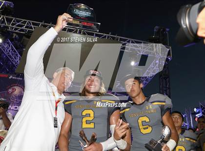 Thumbnail 1 in Serra vs. Punahou (Honor Bowl) photogallery.