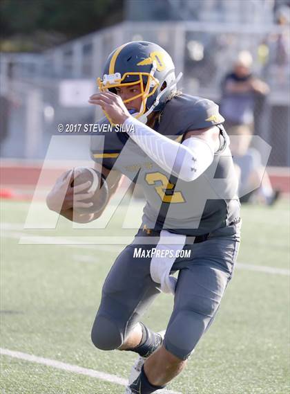 Thumbnail 3 in Serra vs. Punahou (Honor Bowl) photogallery.