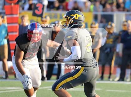 Thumbnail 2 in Serra vs. Punahou (Honor Bowl) photogallery.