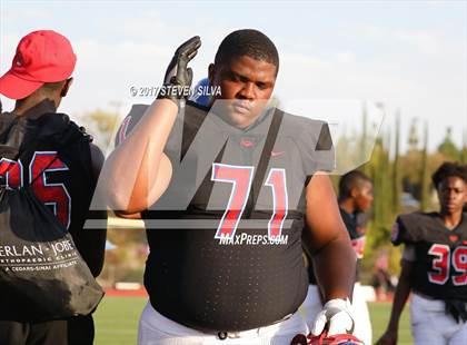 Thumbnail 2 in Serra vs. Punahou (Honor Bowl) photogallery.