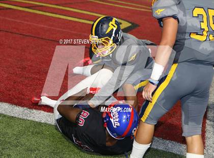Thumbnail 3 in Serra vs. Punahou (Honor Bowl) photogallery.
