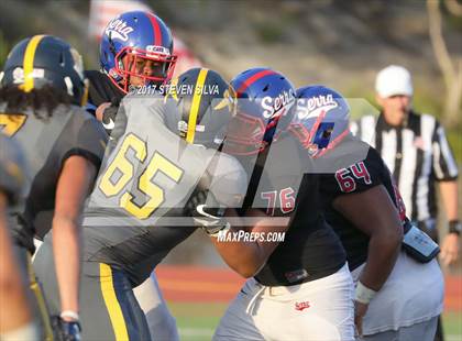 Thumbnail 2 in Serra vs. Punahou (Honor Bowl) photogallery.
