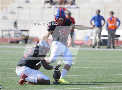 Thumbnail 1 in Serra vs. Punahou (Honor Bowl) photogallery.
