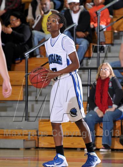 Thumbnail 1 in Colfax vs. Capital Christian (Lady Bulldogs Winter Classic) photogallery.