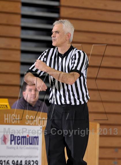 Thumbnail 1 in Colfax vs. Capital Christian (Lady Bulldogs Winter Classic) photogallery.