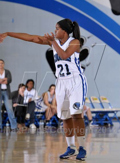Thumbnail 3 in Colfax vs. Capital Christian (Lady Bulldogs Winter Classic) photogallery.