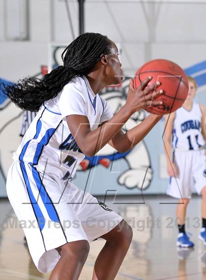 Thumbnail 3 in Colfax vs. Capital Christian (Lady Bulldogs Winter Classic) photogallery.
