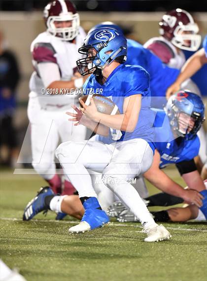 Thumbnail 2 in De Leon vs. Wolfe City (UIL 2A Division 1 Region 2 Area) photogallery.