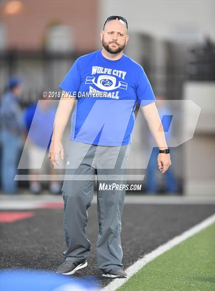 Thumbnail 1 in De Leon vs. Wolfe City (UIL 2A Division 1 Region 2 Area) photogallery.