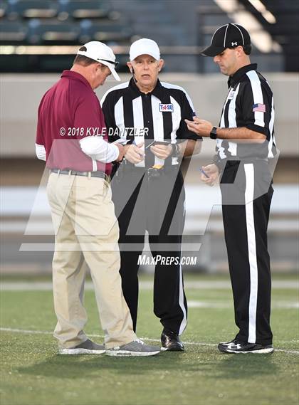 Thumbnail 2 in De Leon vs. Wolfe City (UIL 2A Division 1 Region 2 Area) photogallery.
