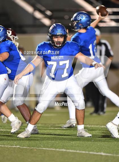Thumbnail 1 in De Leon vs. Wolfe City (UIL 2A Division 1 Region 2 Area) photogallery.