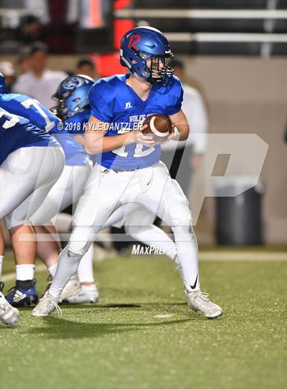 Thumbnail 1 in De Leon vs. Wolfe City (UIL 2A Division 1 Region 2 Area) photogallery.