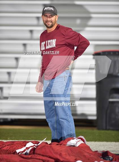 Thumbnail 2 in De Leon vs. Wolfe City (UIL 2A Division 1 Region 2 Area) photogallery.