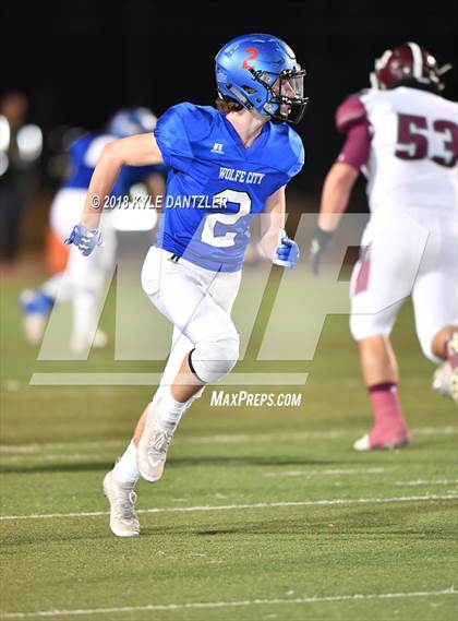 Thumbnail 2 in De Leon vs. Wolfe City (UIL 2A Division 1 Region 2 Area) photogallery.