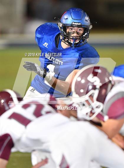 Thumbnail 1 in De Leon vs. Wolfe City (UIL 2A Division 1 Region 2 Area) photogallery.