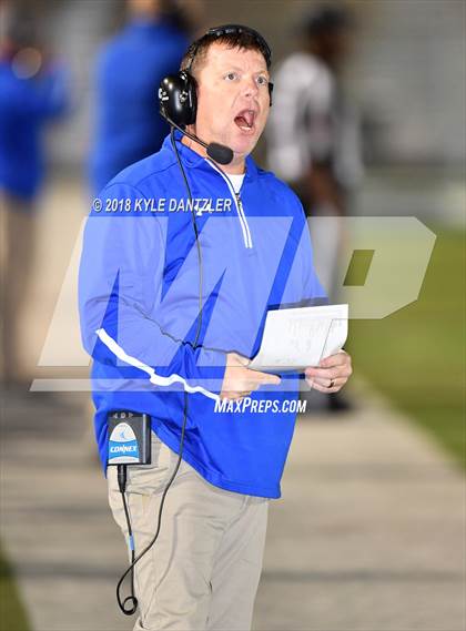 Thumbnail 2 in De Leon vs. Wolfe City (UIL 2A Division 1 Region 2 Area) photogallery.