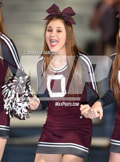 Thumbnail 2 in De Leon vs. Wolfe City (UIL 2A Division 1 Region 2 Area) photogallery.