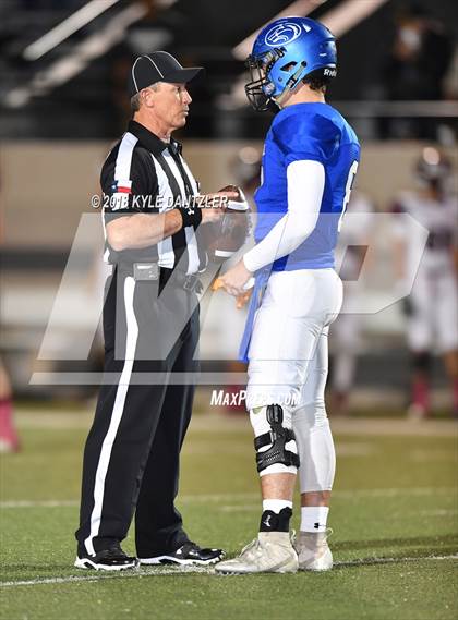 Thumbnail 2 in De Leon vs. Wolfe City (UIL 2A Division 1 Region 2 Area) photogallery.