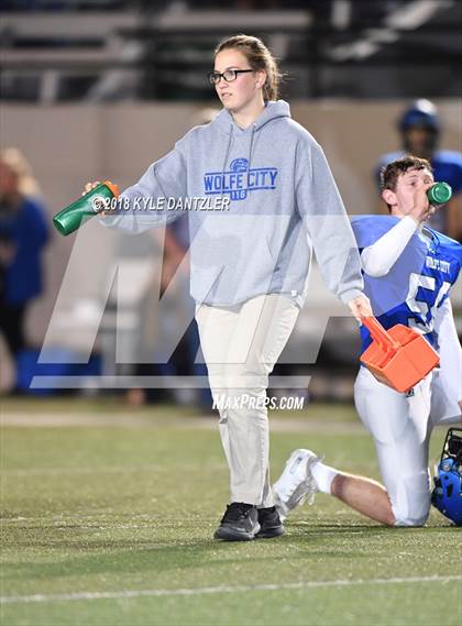 Thumbnail 1 in De Leon vs. Wolfe City (UIL 2A Division 1 Region 2 Area) photogallery.