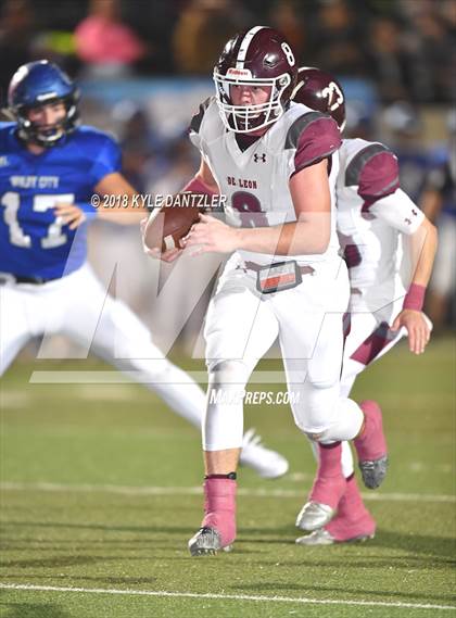 Thumbnail 1 in De Leon vs. Wolfe City (UIL 2A Division 1 Region 2 Area) photogallery.