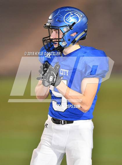 Thumbnail 2 in De Leon vs. Wolfe City (UIL 2A Division 1 Region 2 Area) photogallery.