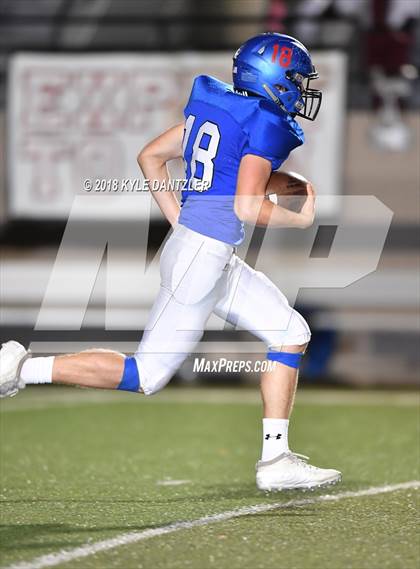 Thumbnail 1 in De Leon vs. Wolfe City (UIL 2A Division 1 Region 2 Area) photogallery.