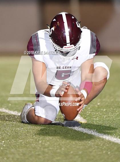 Thumbnail 1 in De Leon vs. Wolfe City (UIL 2A Division 1 Region 2 Area) photogallery.