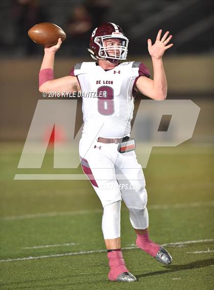 Thumbnail 2 in De Leon vs. Wolfe City (UIL 2A Division 1 Region 2 Area) photogallery.