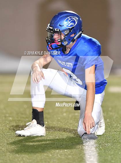 Thumbnail 1 in De Leon vs. Wolfe City (UIL 2A Division 1 Region 2 Area) photogallery.