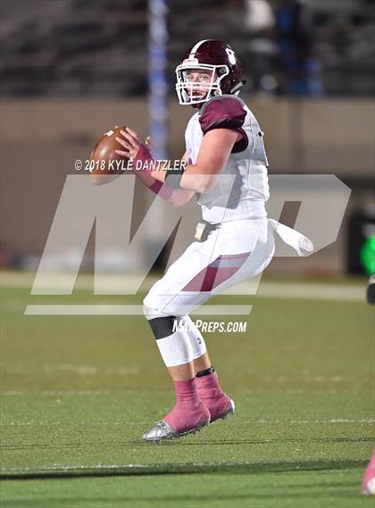 Thumbnail 2 in De Leon vs. Wolfe City (UIL 2A Division 1 Region 2 Area) photogallery.