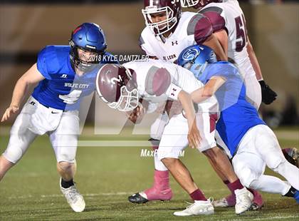 Thumbnail 3 in De Leon vs. Wolfe City (UIL 2A Division 1 Region 2 Area) photogallery.
