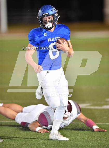 Thumbnail 1 in De Leon vs. Wolfe City (UIL 2A Division 1 Region 2 Area) photogallery.