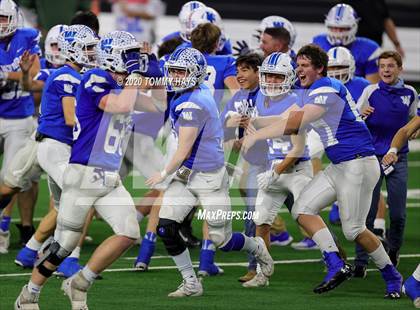 Thumbnail 3 in Windthorst vs. Mart (UIL Class 2A Division 2 State Final) photogallery.