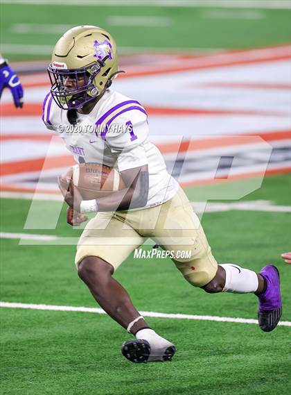 Thumbnail 1 in Windthorst vs. Mart (UIL Class 2A Division 2 State Final) photogallery.