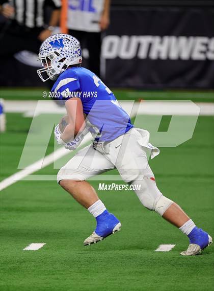 Thumbnail 3 in Windthorst vs. Mart (UIL Class 2A Division 2 State Final) photogallery.