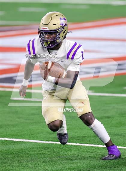 Thumbnail 3 in Windthorst vs. Mart (UIL Class 2A Division 2 State Final) photogallery.