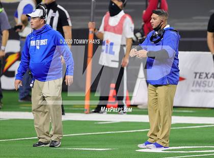 Thumbnail 2 in Windthorst vs. Mart (UIL Class 2A Division 2 State Final) photogallery.