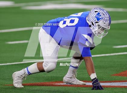 Thumbnail 3 in Windthorst vs. Mart (UIL Class 2A Division 2 State Final) photogallery.